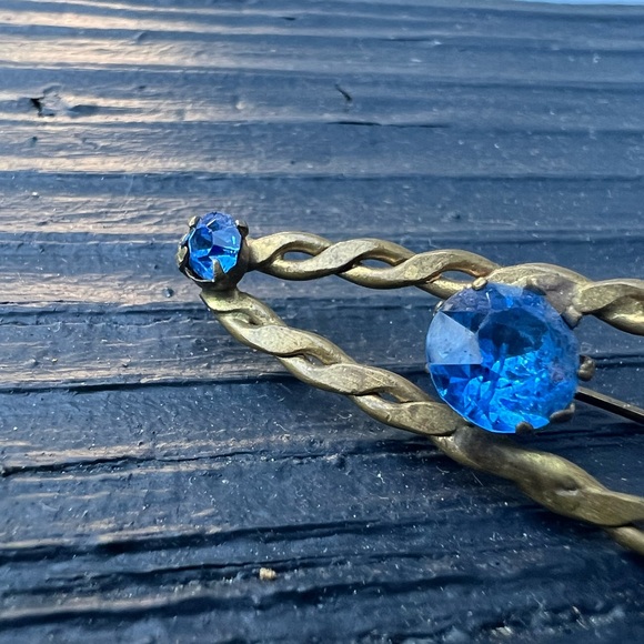 Vintage Blue Crystal Brooch Pin SIGNED AUSTRIA Rhinestone Woven Brass Prong Set - Picture 8 of 14